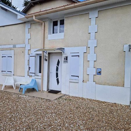 08 - Tres Joli Studio Tout Equipe Avec Parking Privatif Gratuit, Grand Fourgon Possible, Tout Le Linge De Maison Est Fourni Razac-sur-lʼIsle Εξωτερικό φωτογραφία