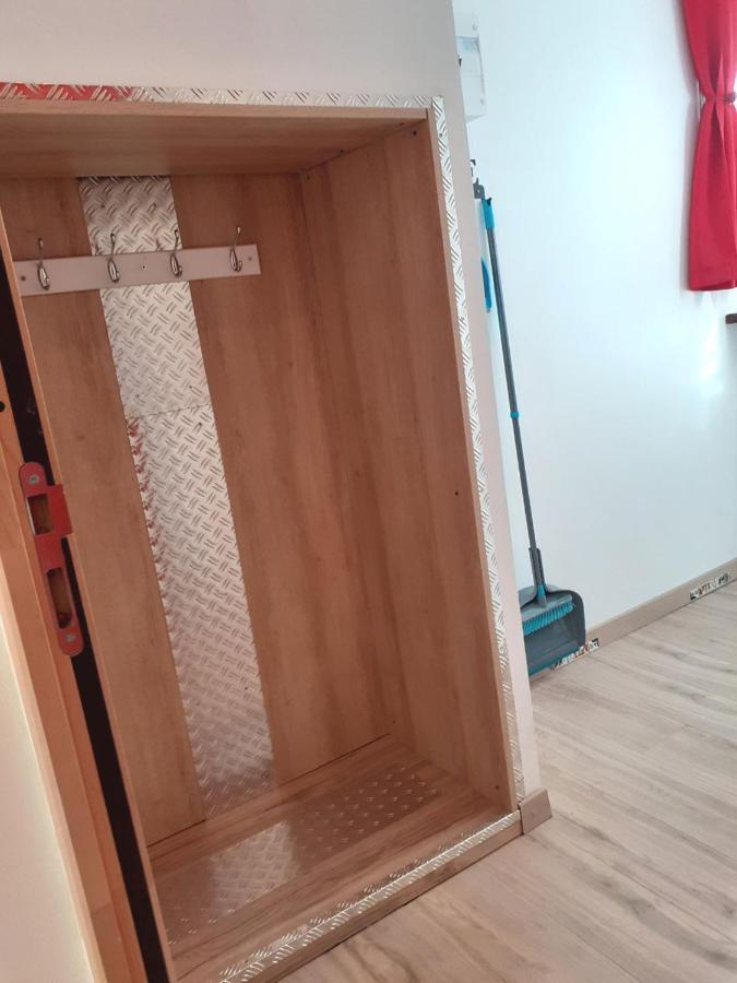 08 - Tres Joli Studio Tout Equipe Avec Parking Privatif Gratuit, Grand Fourgon Possible, Tout Le Linge De Maison Est Fourni Razac-sur-lʼIsle Εξωτερικό φωτογραφία