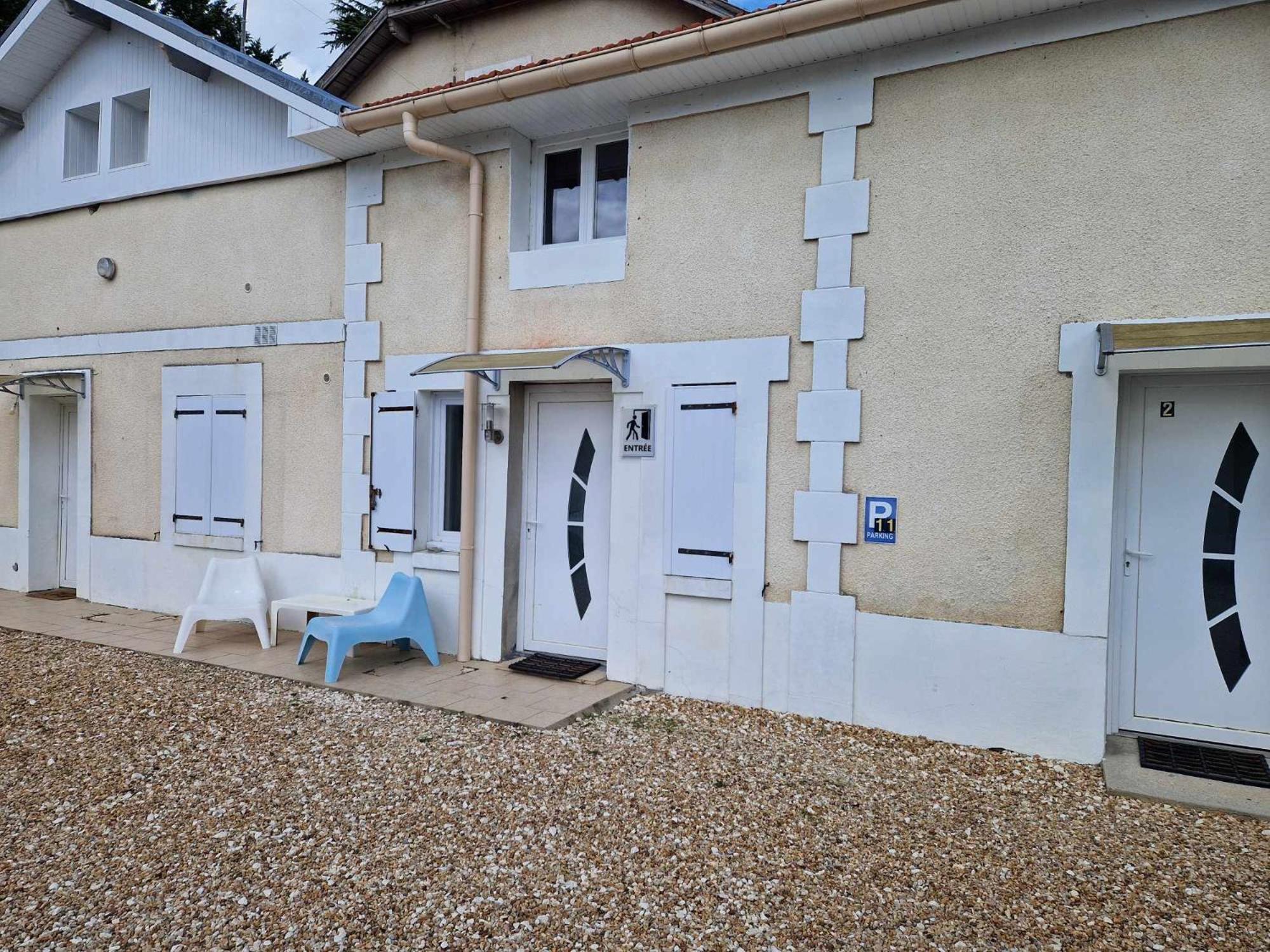 08 - Tres Joli Studio Tout Equipe Avec Parking Privatif Gratuit, Grand Fourgon Possible, Tout Le Linge De Maison Est Fourni Razac-sur-lʼIsle Εξωτερικό φωτογραφία