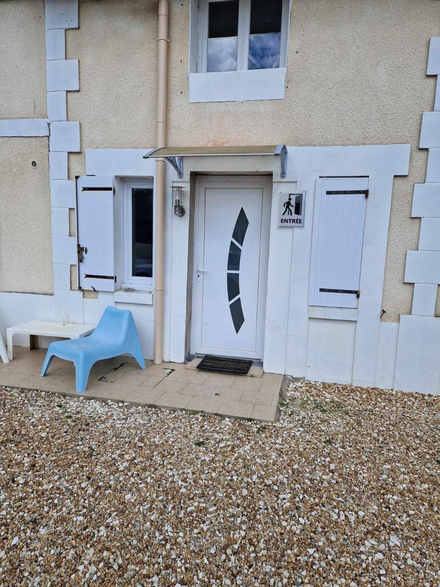 08 - Tres Joli Studio Tout Equipe Avec Parking Privatif Gratuit, Grand Fourgon Possible, Tout Le Linge De Maison Est Fourni Razac-sur-lʼIsle Εξωτερικό φωτογραφία